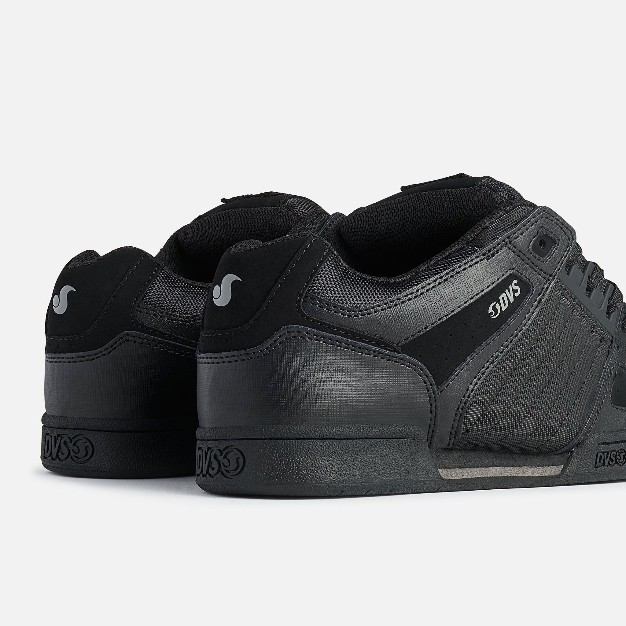 aLORS メデューズ ヴィシー Celsius | All Black Skateboarding Shoes | DVS Shoes
