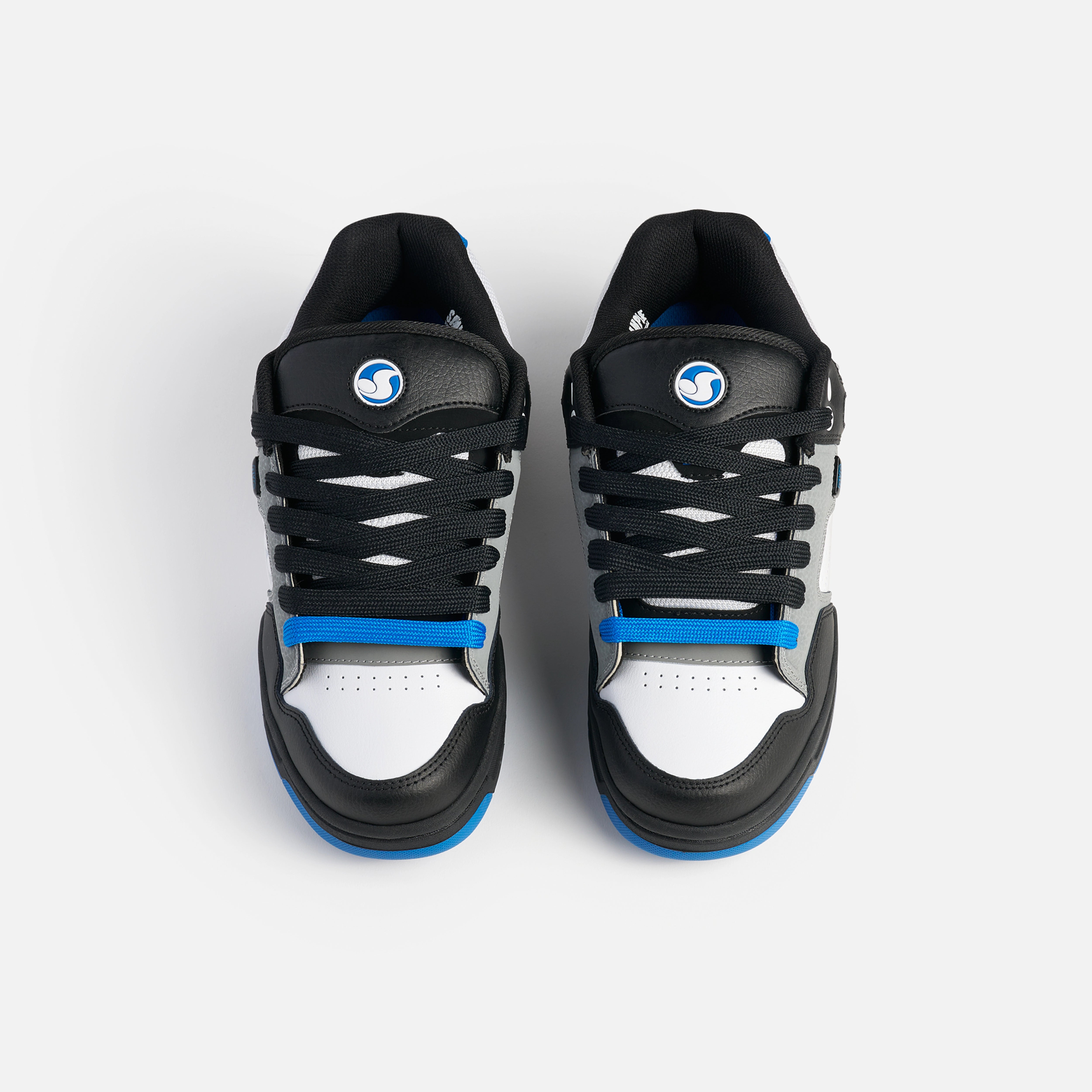 DVS シューレス変えてます　箱もあるよん DVS Shoes